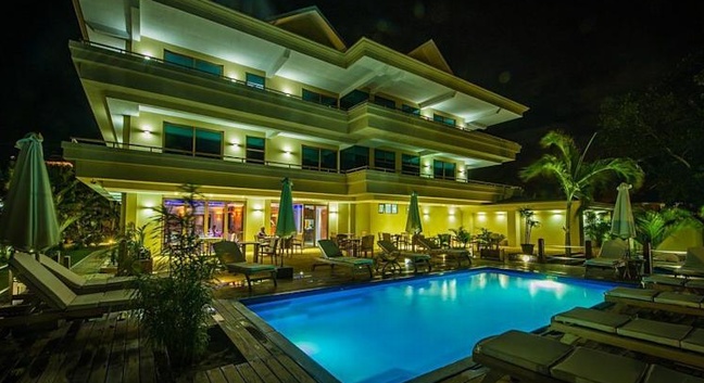 CROWN BEACH HOTEL - Mahé