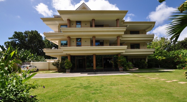 CROWN BEACH HOTEL - Mahé