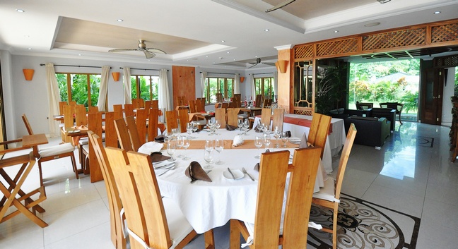CROWN BEACH HOTEL - Mahé